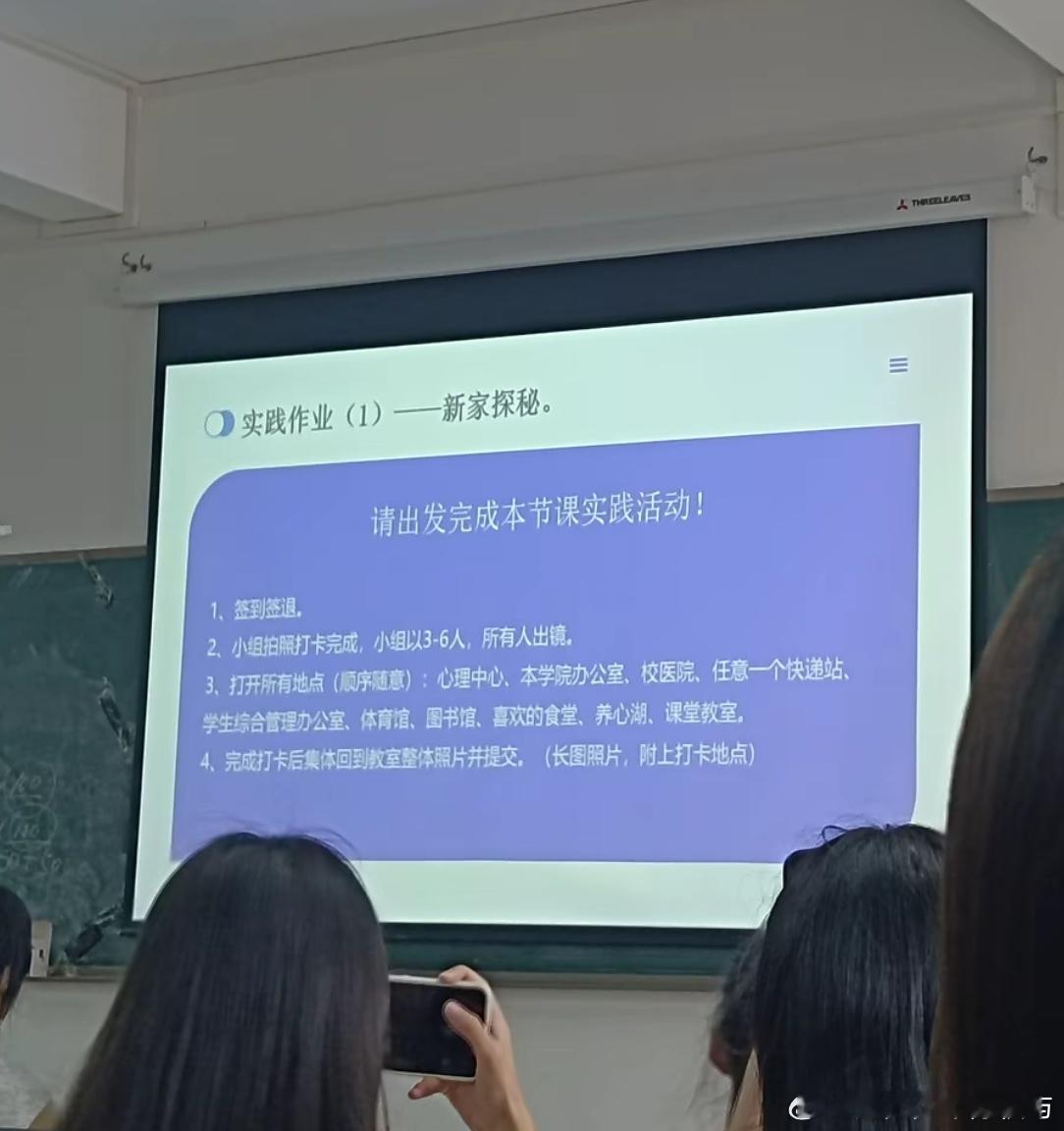 见过校园跑第一次见校园找疑似大一新生最快熟悉校园的方法[大笑]跑一圈之后整个校园