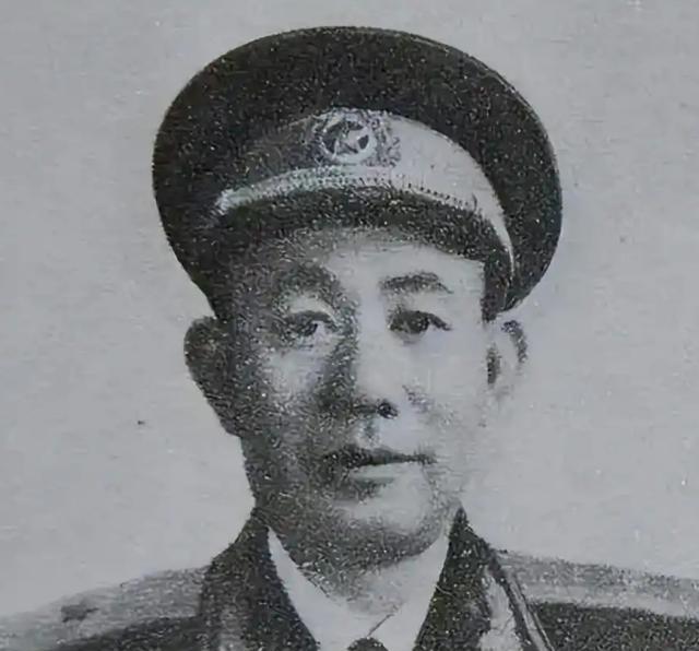 1951年志愿军作战总结会上，彭老总突然大喊一声：“黄朝天，你给我站起来！”违反