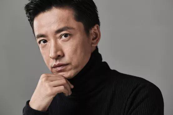 都是中戏人，左边是王鑫，右边是梅婷，左边情人节前一天主动投案，右边情人节当天在