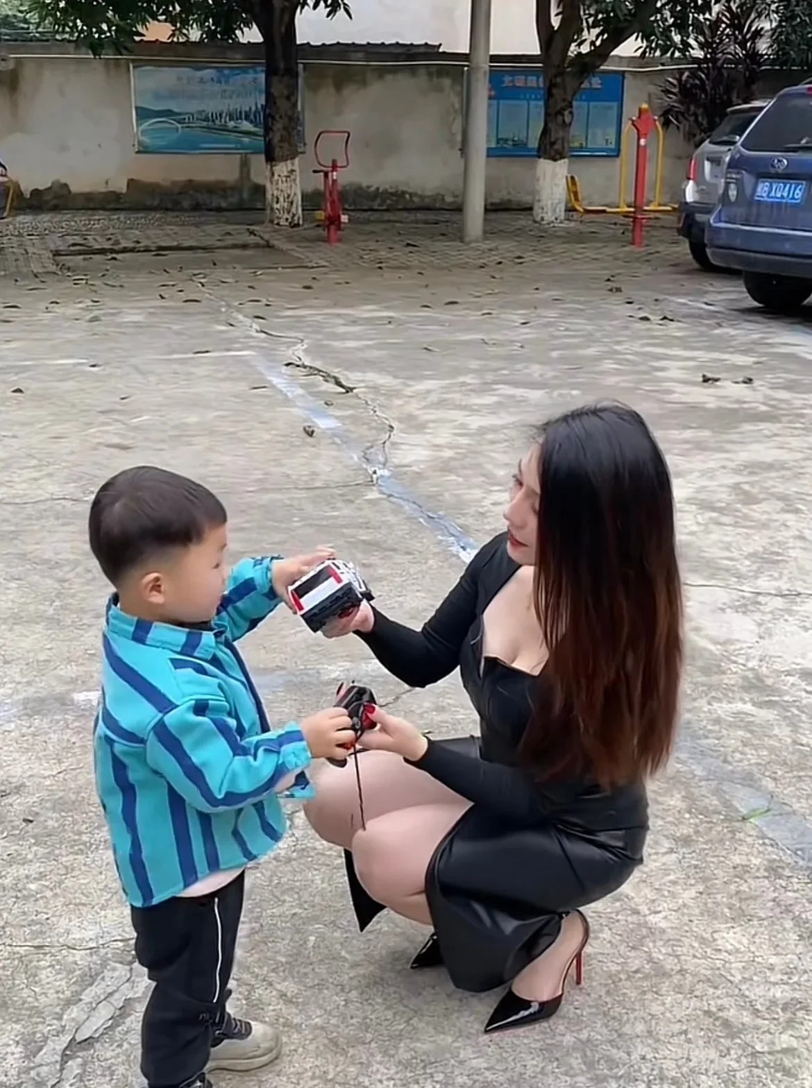 小孩子好像都很喜欢小姨！没结婚的小姨名义上是长辈，实则更像朋友，能和孩子玩到一块