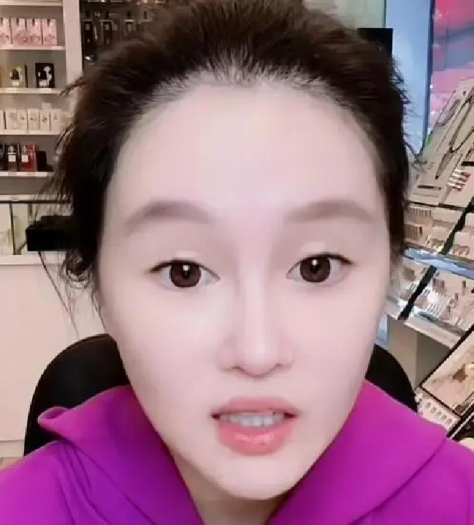 球球在直播里直接点名闫学晶，说人家“吃着铁岭的饭，砸着铁岭的锅”，火了。她原话