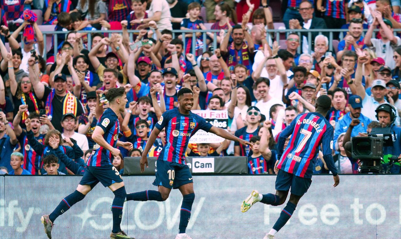 巴萨3-3布鲁日。上半场特雷索尔迪破门，费兰-托雷斯接费尔明助攻迅速扳平，博尔赫