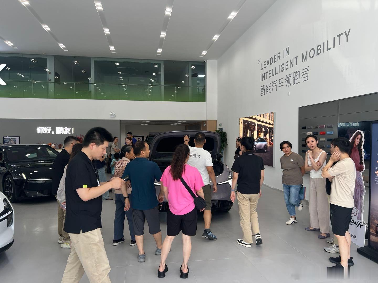 现在去小鹏门店人气很旺，全是去看MONAL03的。好看的颜值，有质感的内饰，1