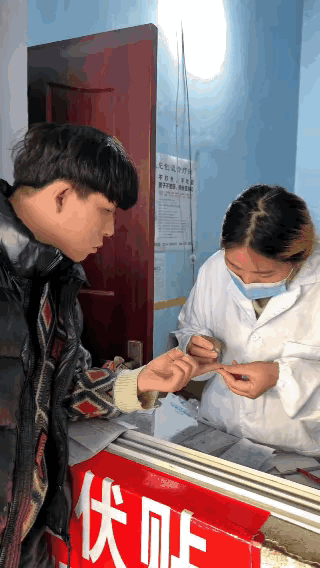 护士小姐姐这下是真的生气了，看这表情都已经狰狞了！[捂脸哭][捂脸哭][捂脸哭][捂脸