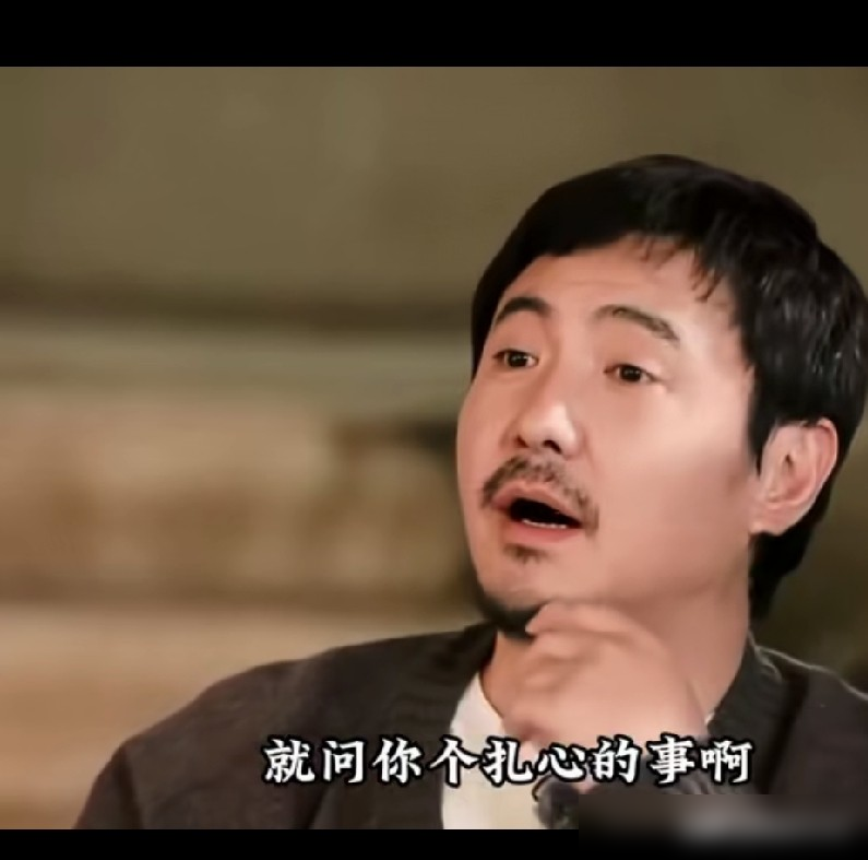 沈腾喝到不省人事，被几个老爷们儿架着塞进车里，全程护送到家。镜头拍得清清楚楚，没人嫌他丢人。这哥们儿