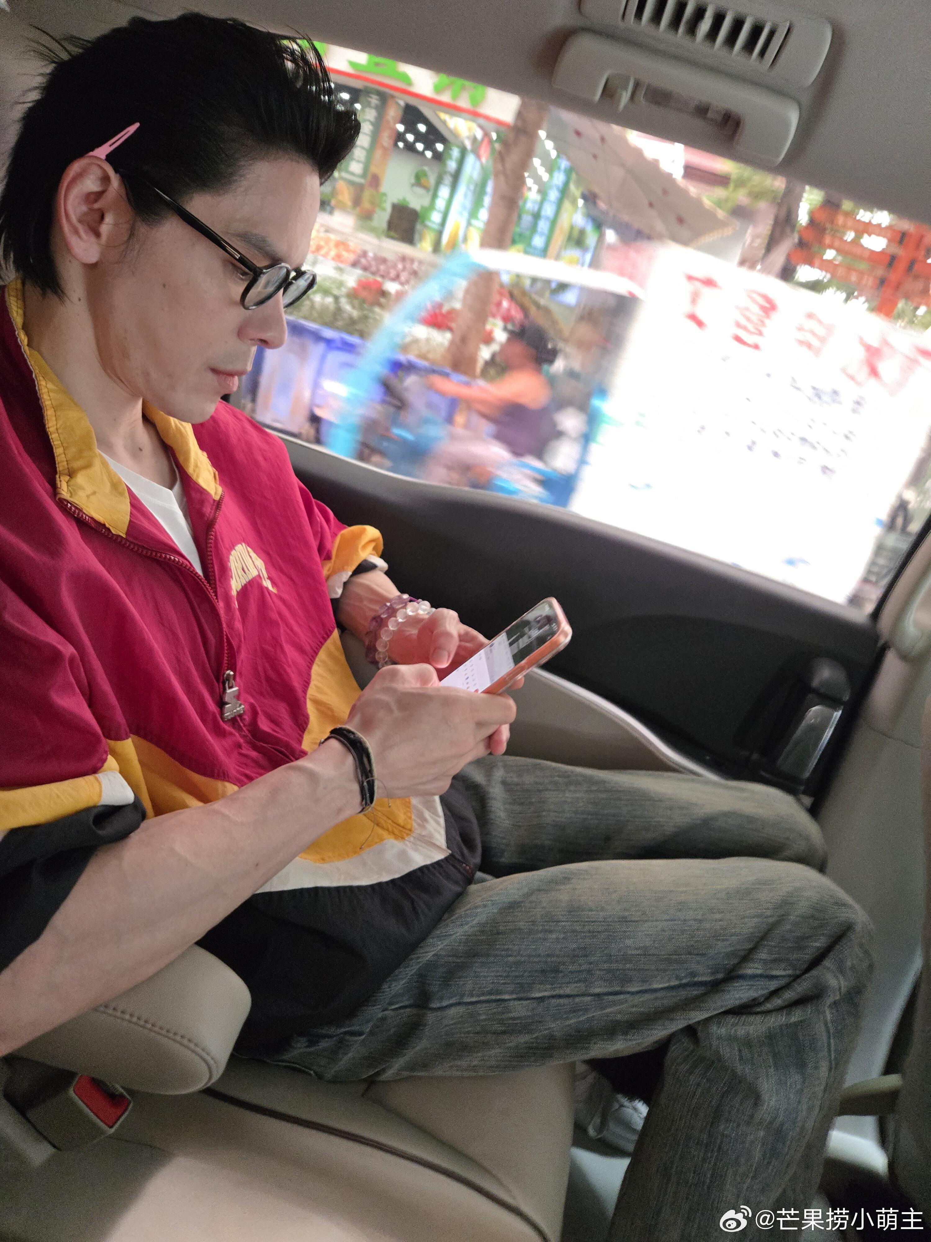 郭碧婷爸爸发文感谢向佐郭碧婷爸爸晒照感谢向佐郭碧婷带爸爸和妹妹的孩子云南度假，