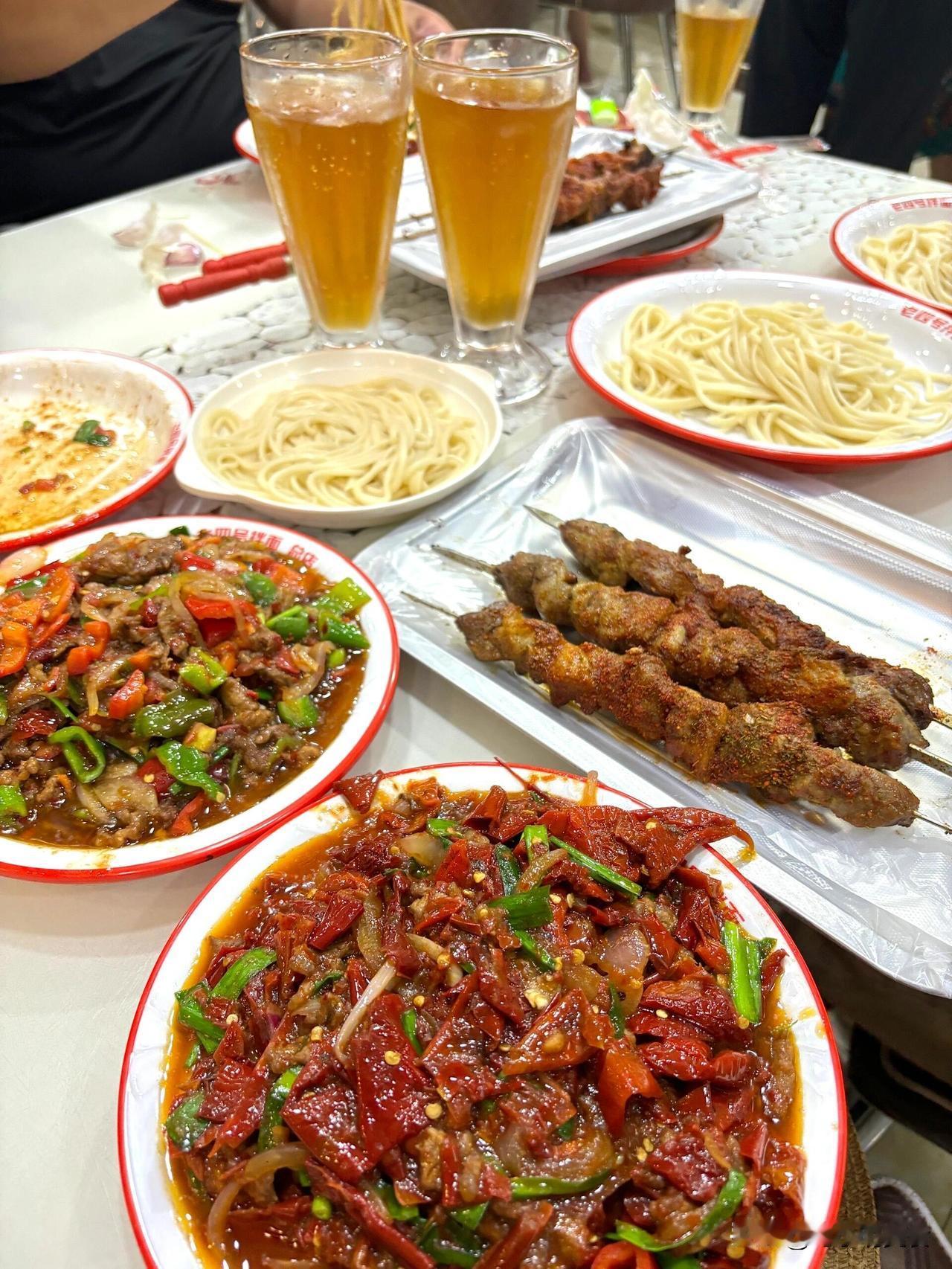 呕吼！现在乌鲁木齐正宗老味道拌面，真是一天比一天少，难寻得很！满大街全是花里胡哨