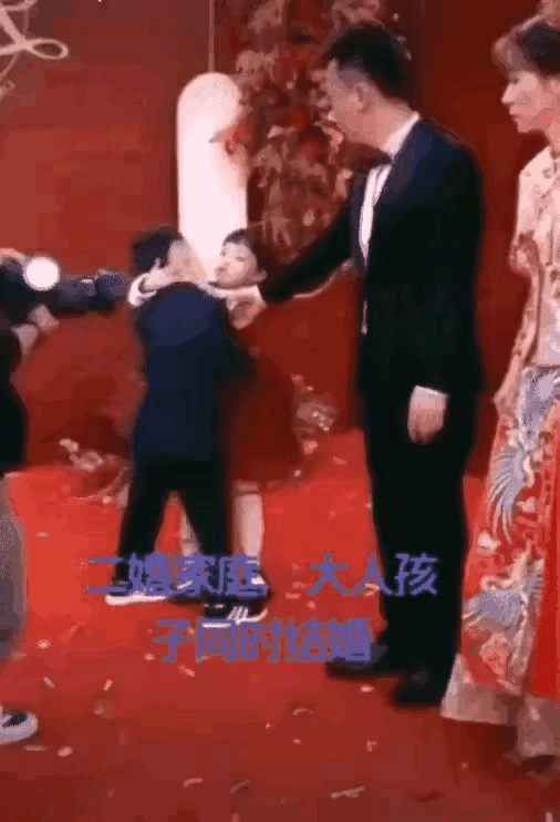 这个婚结的值，不仅两个人重新组成了一个新的家庭，就连儿女的婚姻大事都解决了。一