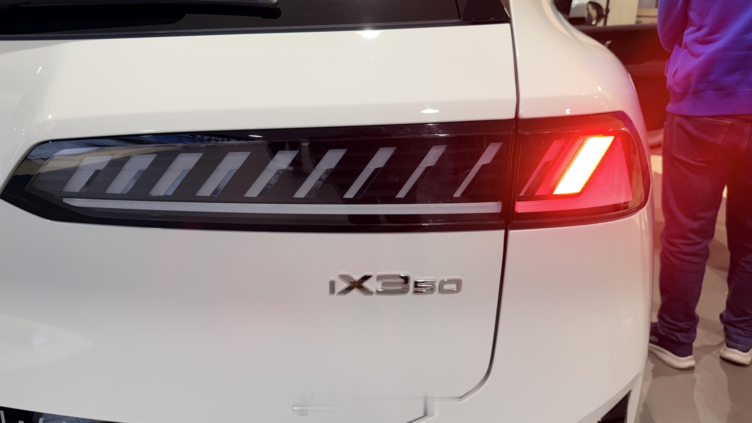 咦嘿，感觉白配黑好看啊