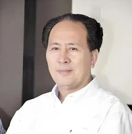 1994年秋天，河南平顶山法院行政庭长许国寅在北京出差，坐上出租车刚报完地址，司