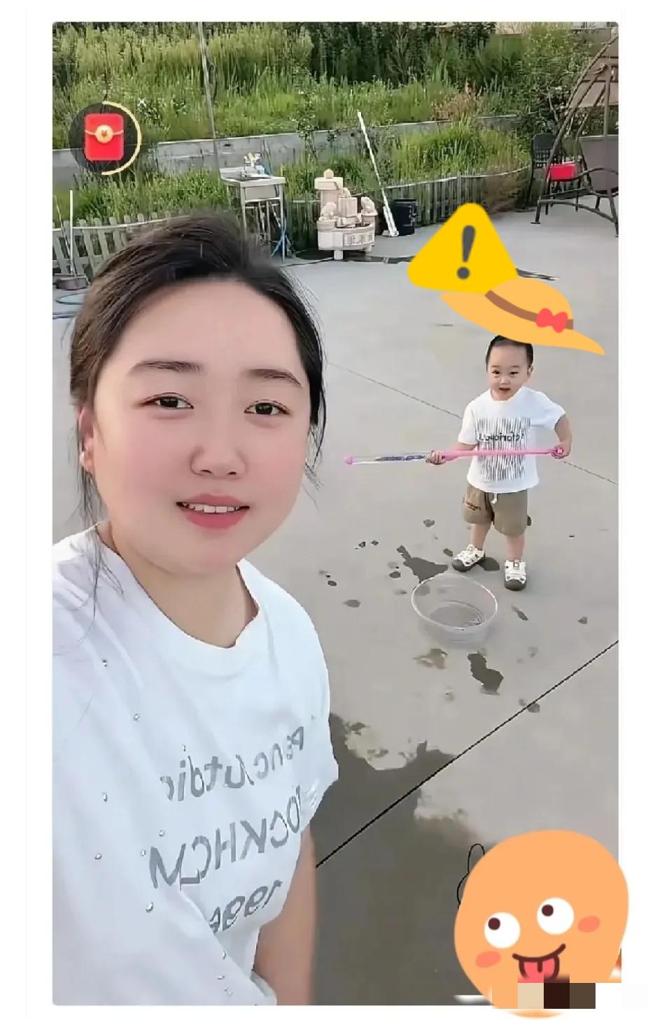 被网暴逼到绝境的米乐儿妈妈，终于露脸了！之前那些“6岁侏儒”“虐待孩子”的脏水，