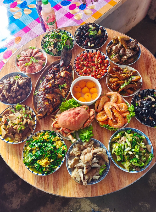 自己家用来招待客人的一桌美食，什么水平？猜一猜是哪里的美食？