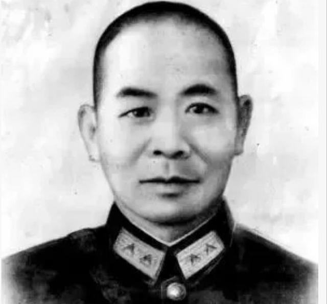1975年12月，当时已经重病的周总理，在向国务院副秘书长罗青长交代工作时，提醒