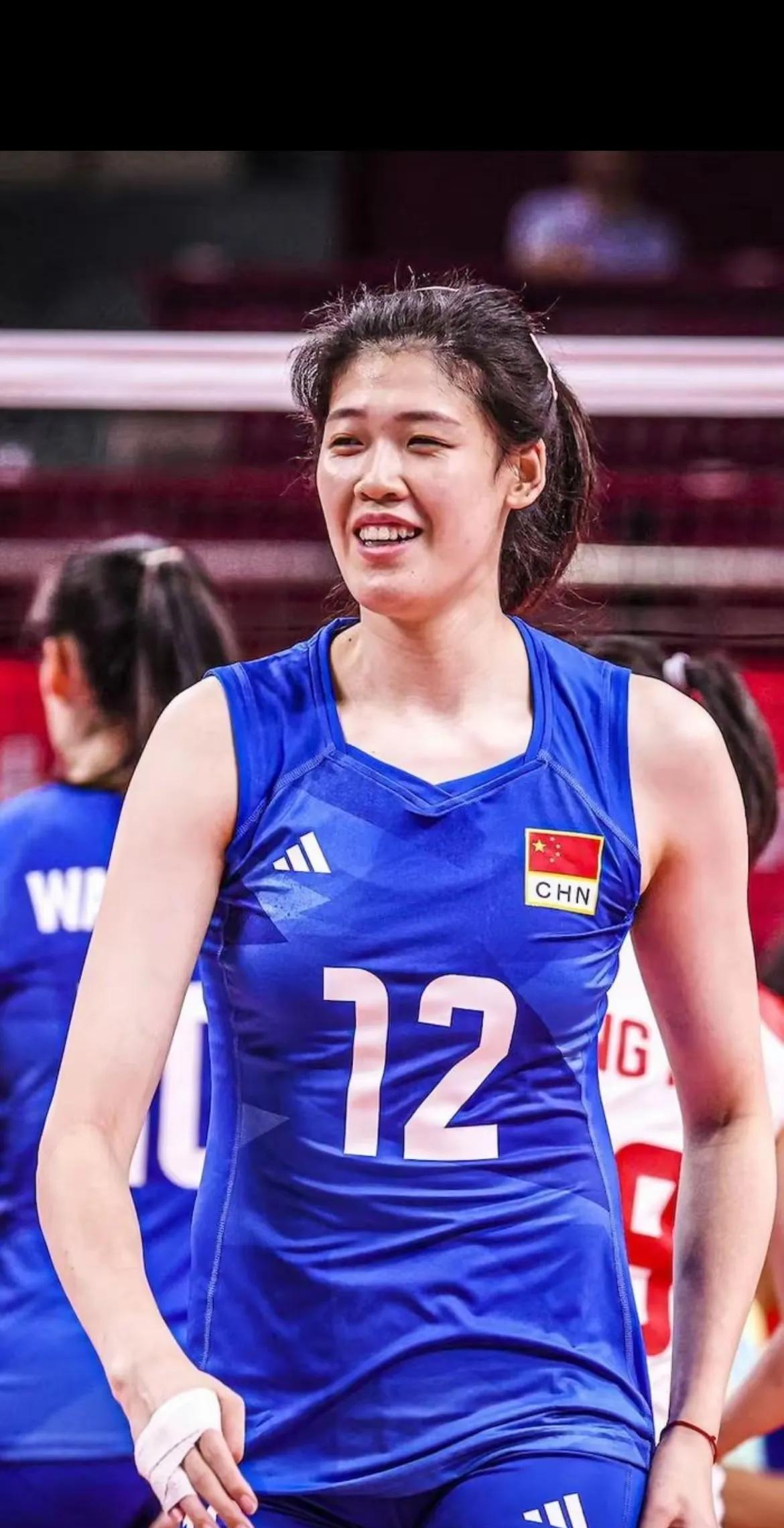 为什么李盈莹被全国球迷所喜爱！真正懂排球的人才会真正喜欢和欣赏李盈莹。她的教科