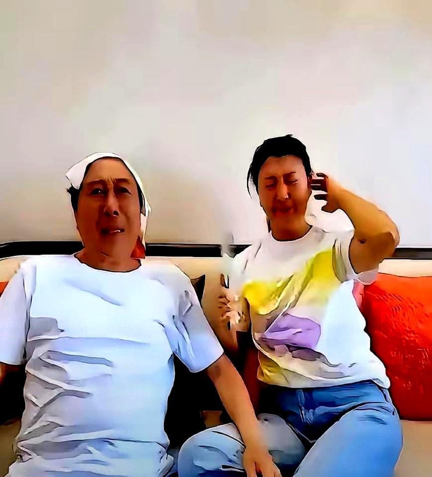 冯巩被网友逼着“管老婆”？真相让人哭笑不得。闫学晶在台上喊他“老公”，台下却