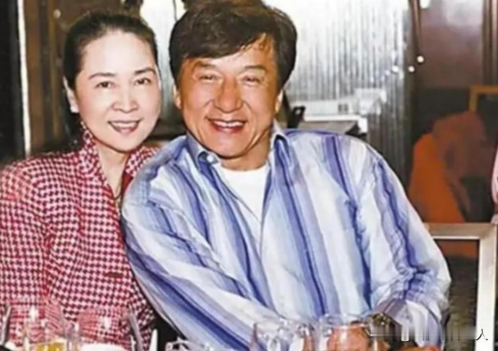 1999年，吴绮莉找到成龙：“我怀孕了，孩子是你的。”成龙说：“给你一个亿，把孩