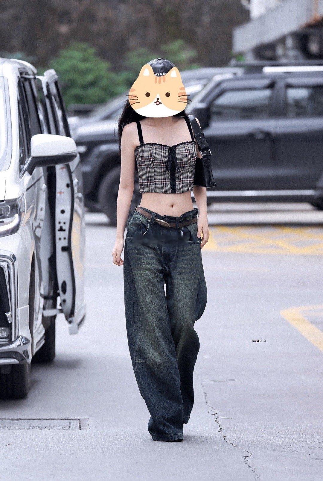 靠身材你可以认出谁是虞书欣谁是赵露思吗