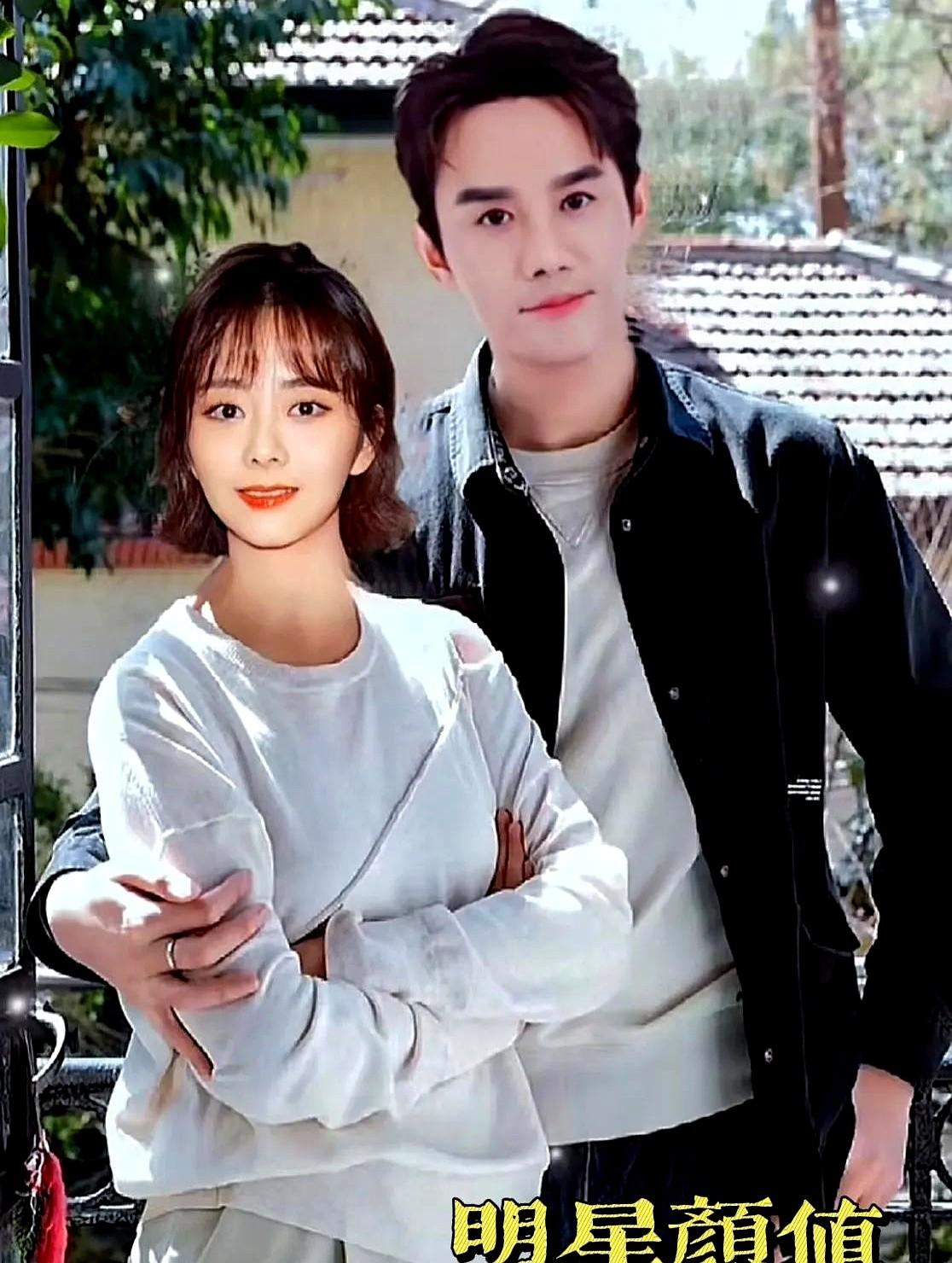 在时尚的舞台上，两位璀璨的明星张凯与谭松韵以其独特的穿搭风格成为了今日份最闪亮的