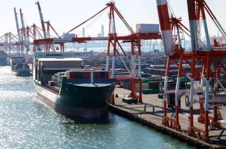 果不其然。日本政府代表在北京的公开场合突然宣布了“立场未变”的表述。