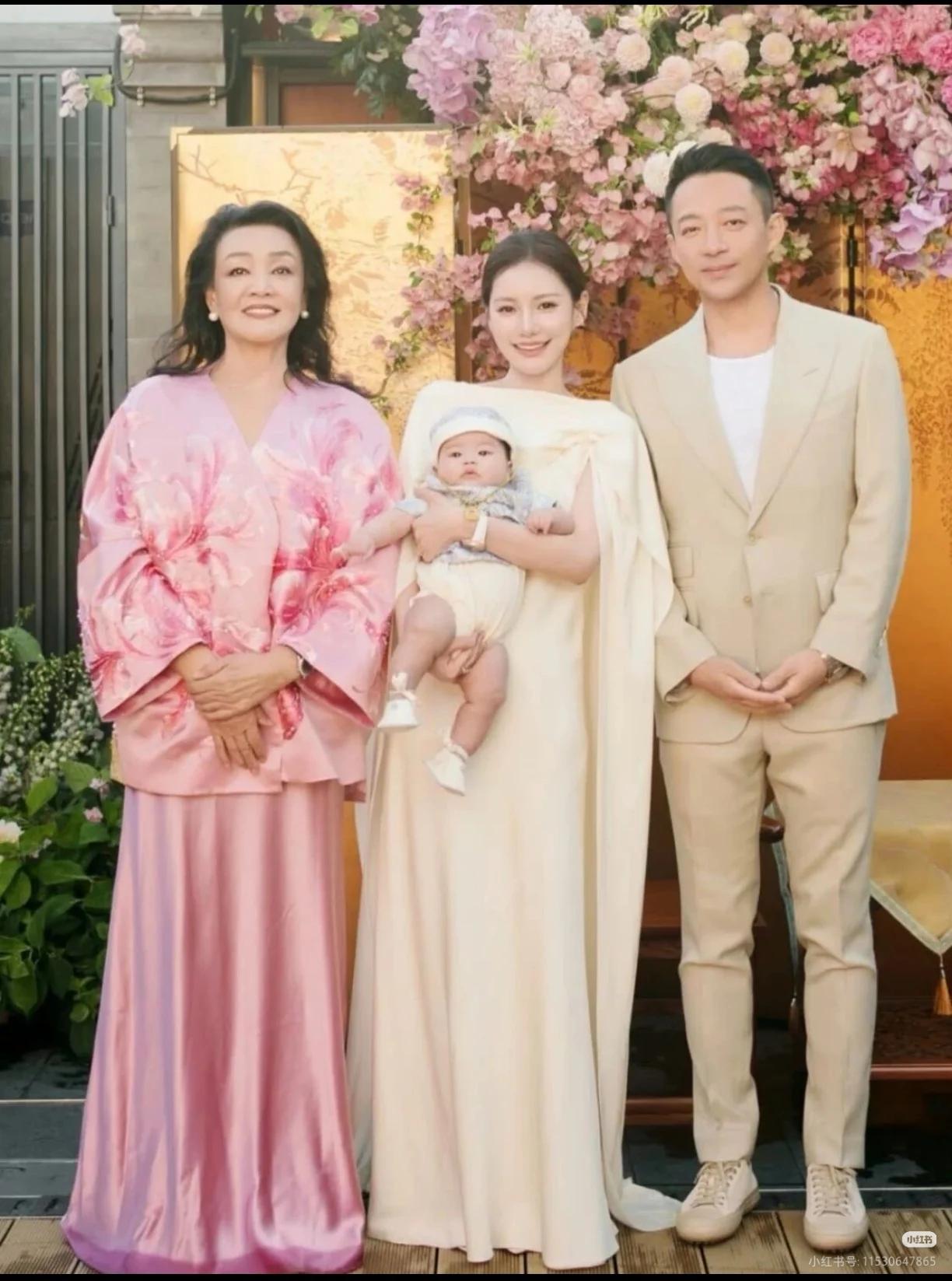 咋没说过大s不好，我记得清清楚楚他说过。他说大s不带孩子都是他自己带着孩子出