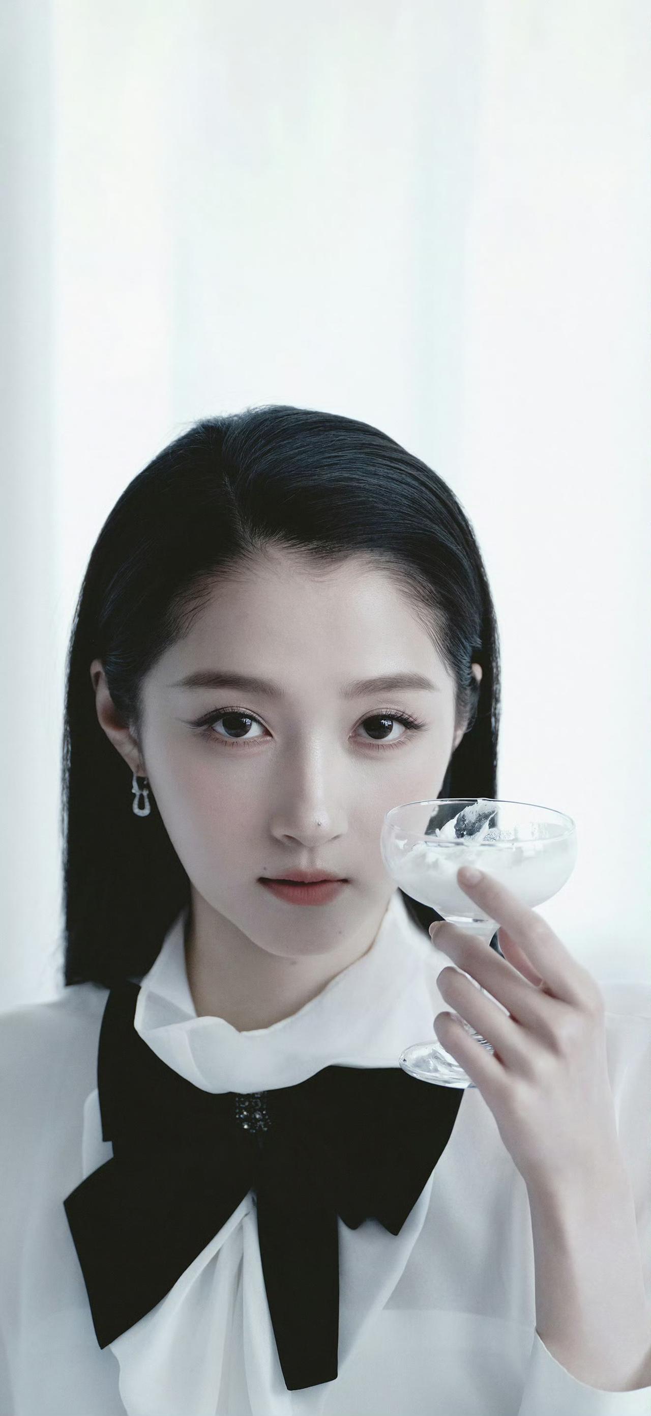 美女壁纸-第6318期-关晓彤
