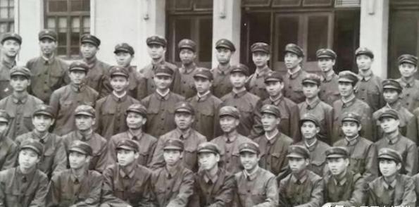 1985年福州军区被撤，司令员江拥辉远赴北京开会，却发现自己并无新任命，回到福建