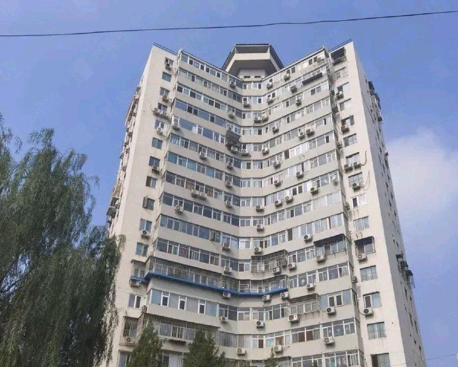 这桩跨度26年的北京遗产纠纷，看完我整个人都懵了。2000年大女儿刘芸掏5.8