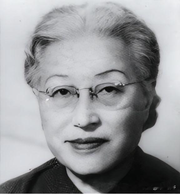 1933年，宋美龄得知蒋介石与陈洁如旧情复燃，怒气冲冲找到她，一个耳光扇过去，骂