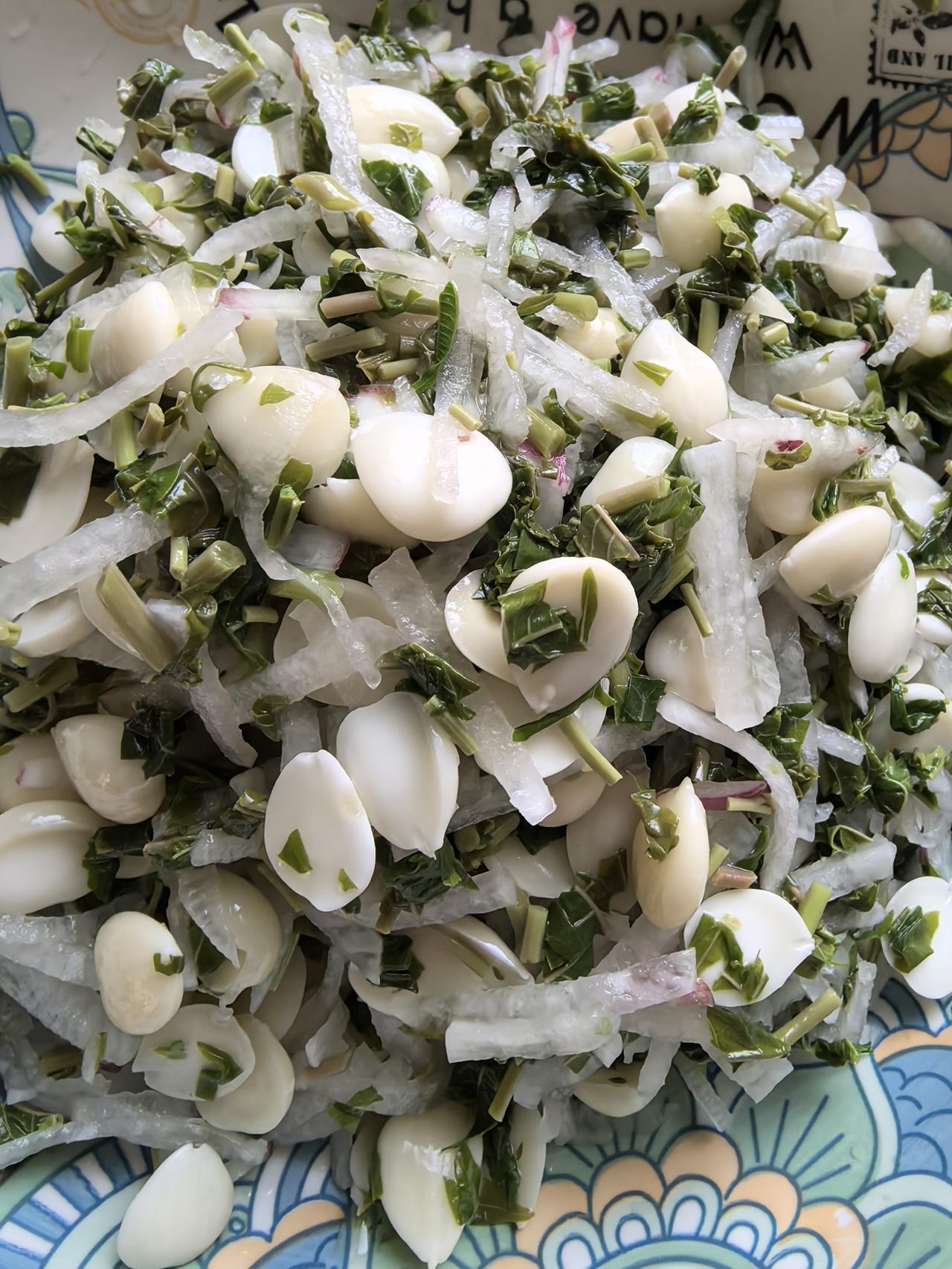 一早忙碌起来，做了8样菜，带着老公，哥们，哥们媳妇进山找朋友小聚去也。想象花间一