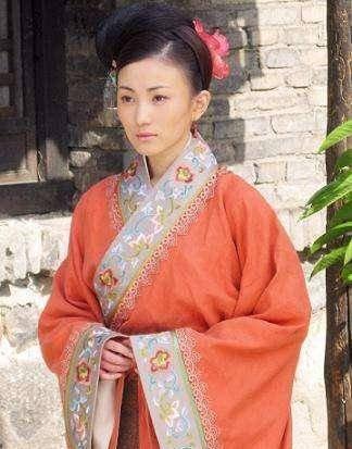 《水浒传》高颜值女性外貌描写排名1.金翠莲（渭州卖唱女）第3回外貌原文蓬松云