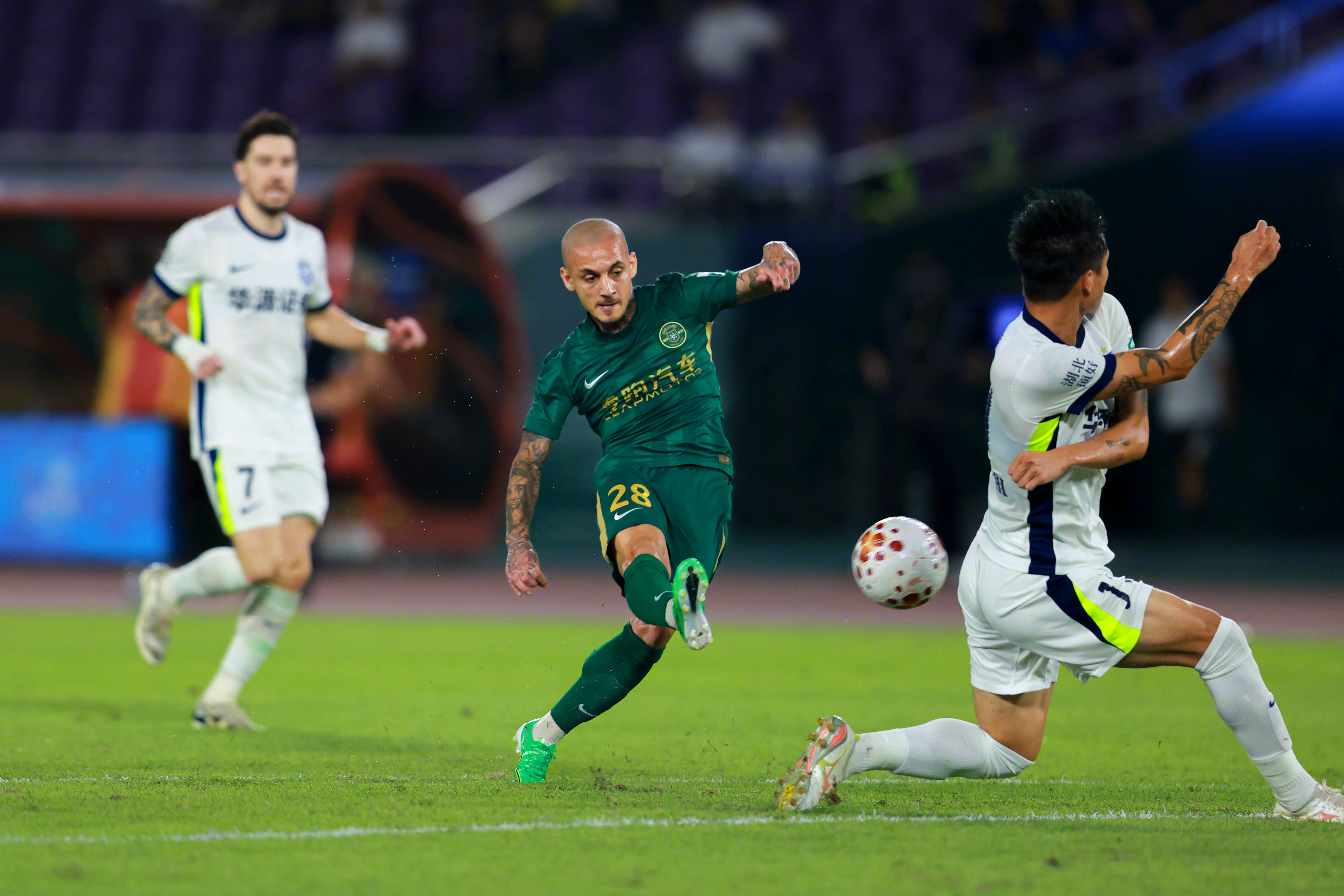 ⚽️中超战报：浙江俱乐部绿城队4-1武汉三镇今晚，浙江俱乐部绿城队迎来了2026怡宝中超联赛第22轮