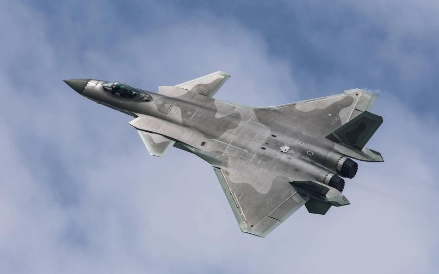 歼20玩起“变体”，整个作战体系，与美俄拉开代差最近关于J-20升级的消息，