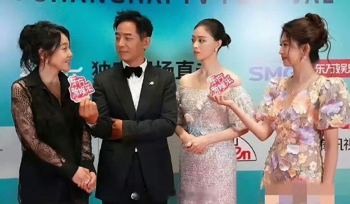 我丢，一直以为蒋欣长的比较高壮，现在才发现她的头好小，身材也显娇小​​​