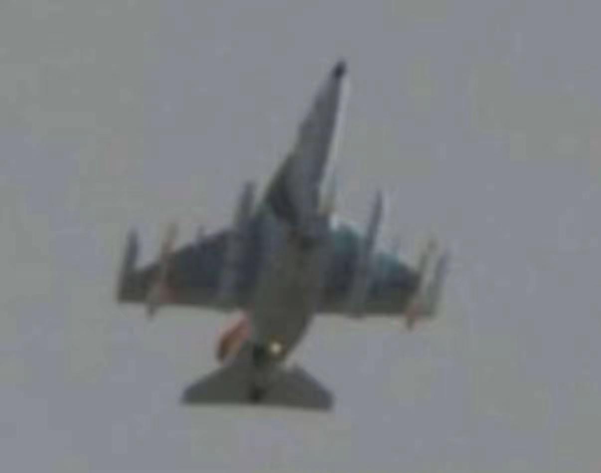 美以联合打击伊朗以来，只看到美以战机发射导弹精确打击，在伊朗领空直进直出没有碰上