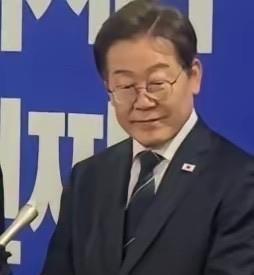 曾经外媒问韩国总统李在明：若中国武统台湾，你会不会出手？李在明笑着回答：那是人家