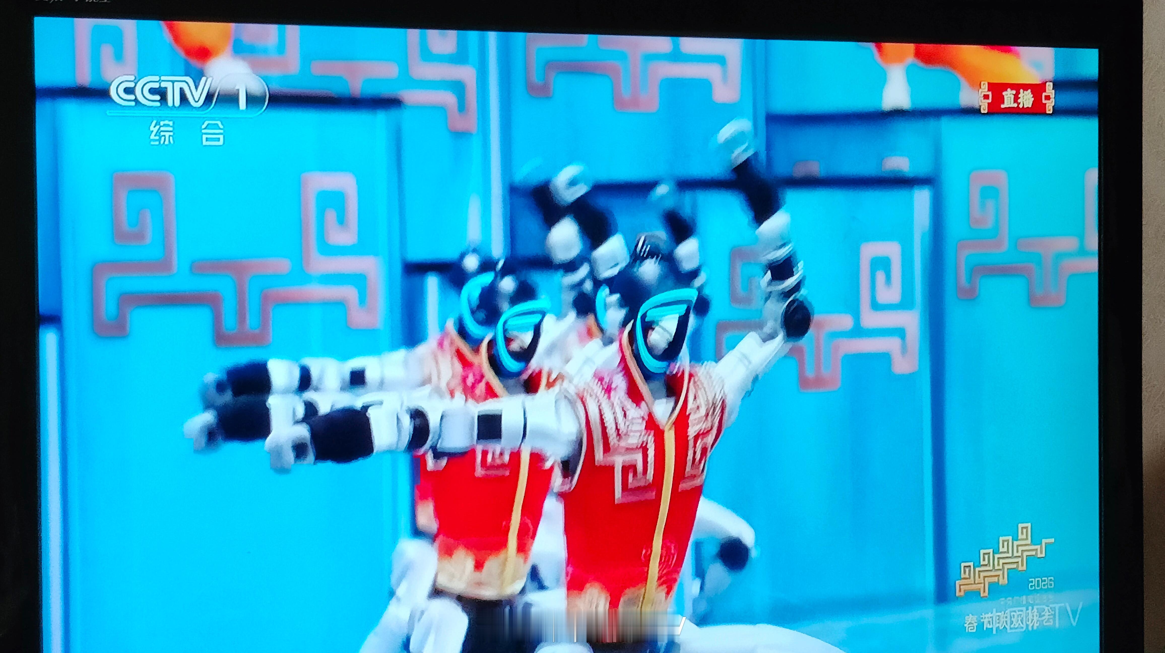 新春茶话会春晚大赏2025年的春晚还是机器人站那里摇手绢，不敢做大动作；202