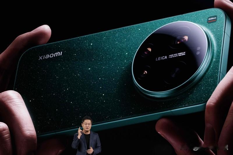 卢伟冰将7999元小米新机口误成79912月25日小米17Ultra发布会太