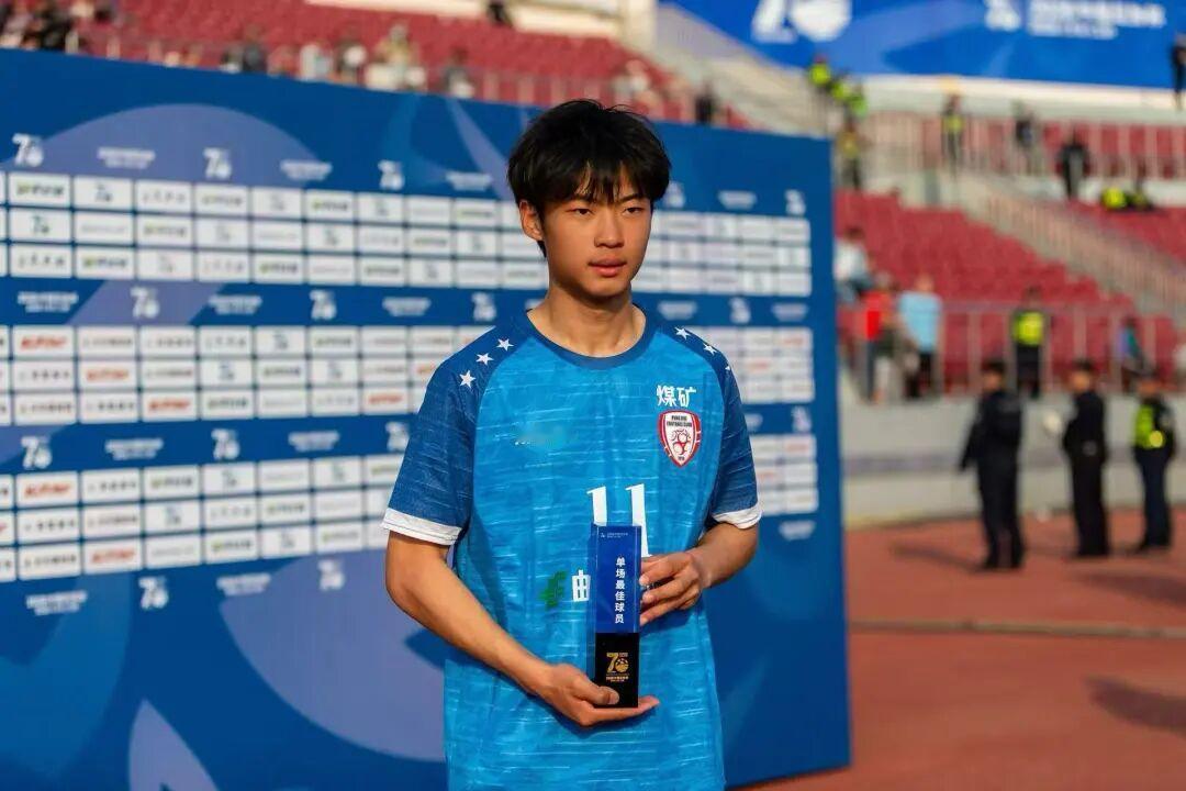 吴越杯温州队前锋吴伟豪踢足协杯斩获MVP4月18日是中国足协杯第2轮比赛日，