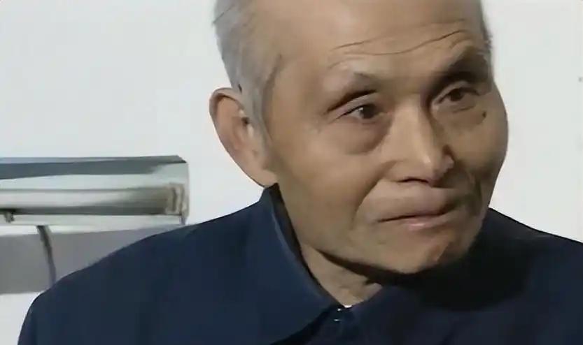 1980年，邱行湘去台湾探亲，回大陆前，蒋纬国给了他一大笔钱，邱行湘却说：“我这