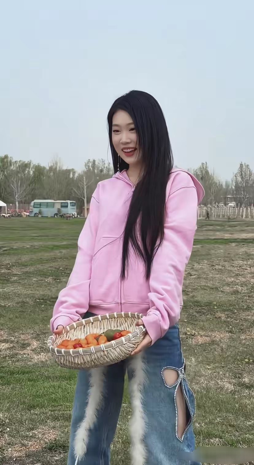 沈佳润怎么越来越好看了？是谁说她丑的，这不是挺清秀耐看的嘛小眼睛单眼皮又如何，也