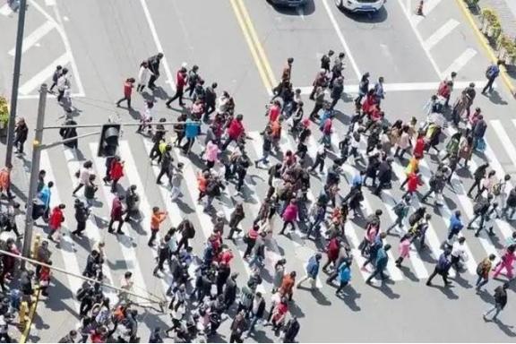 中国人将越来越少？早在2023年，人口专家就称：无论放开几胎，中国人口都会急剧萎