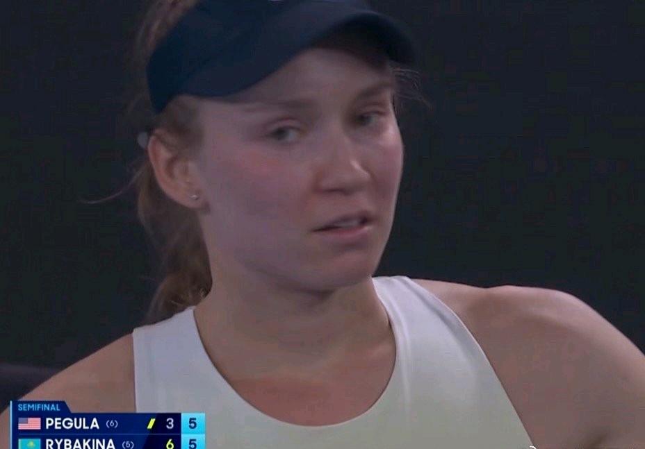 大富的情绪真稳定！佩古拉挽救三个赛点，将自己的命运又拉回来了，莱巴金娜浪费发胜，