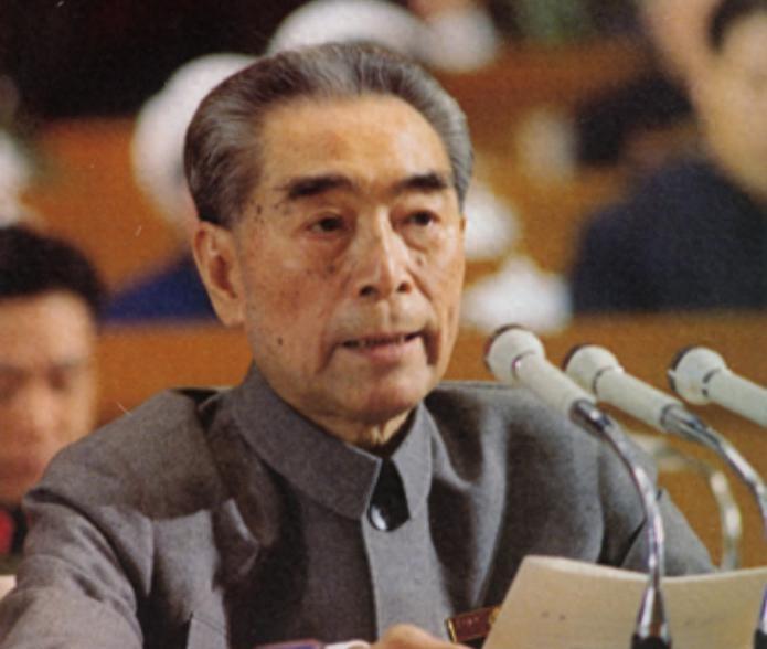 1973年，周总理去机场接外宾，看到徐帅身边站着一老妇人：她是？“1973年4