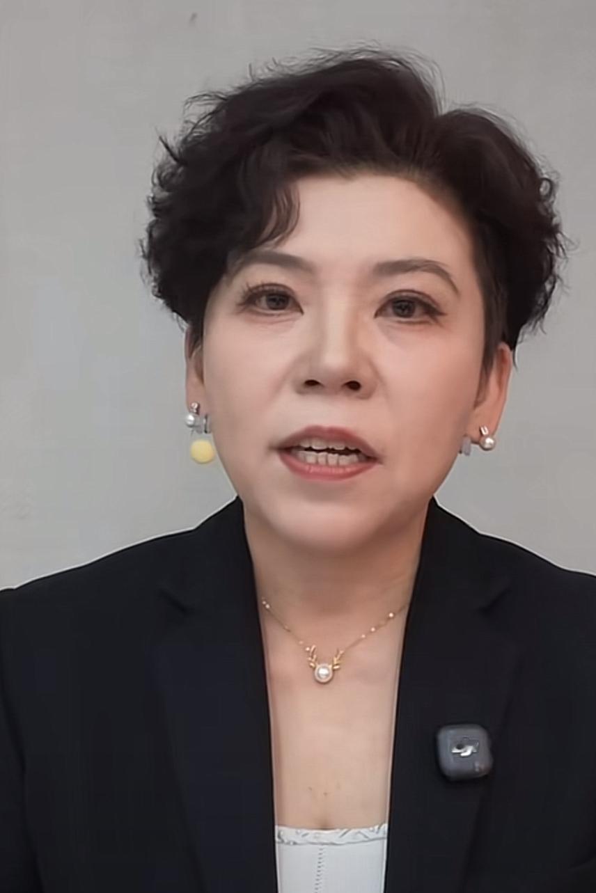 邓亚萍老师评价王曼昱表现时，激动地说：恭喜王曼昱夺冠，这场攻削大战打得太棒了