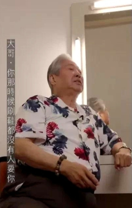 洪金宝说现在那些说比李小龙厉害的人，在李小龙那个时候帮李小龙提鞋都不配。说真