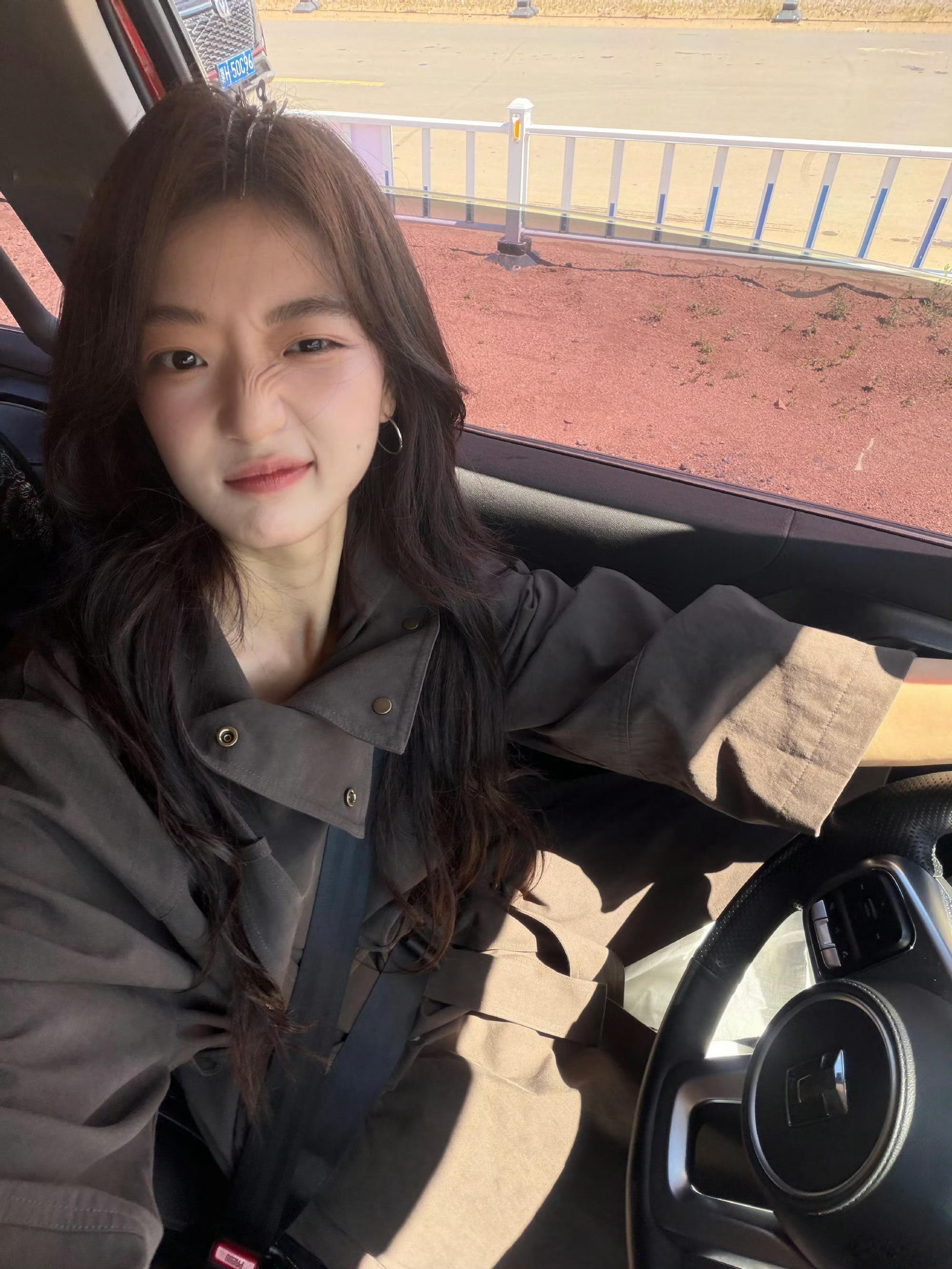 樱花树下站谁都美孙千​