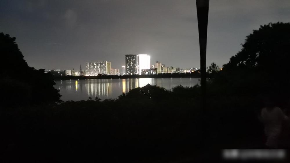 降价潮来袭：深圳8月跌幅前十小区下跌原因1. 罗湖东郊街小区，8月二手房挂牌
