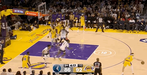 里夫斯这远距离三分，篮下的东契奇开心了[笑着哭]​​​