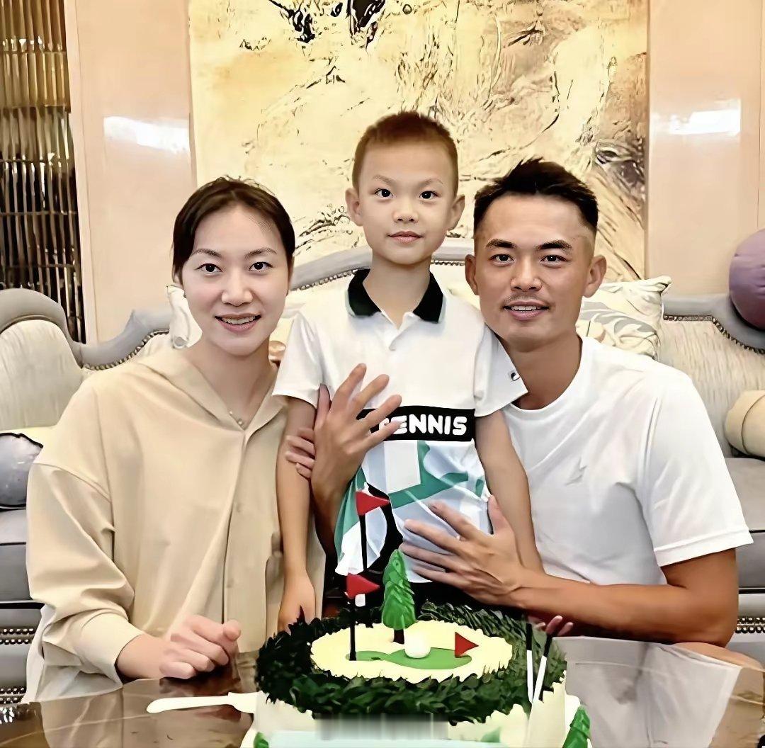 多少父母，竟然不如一个“出轨”男清醒。邓亚萍问林丹：会不让儿子打羽毛球？林丹态度