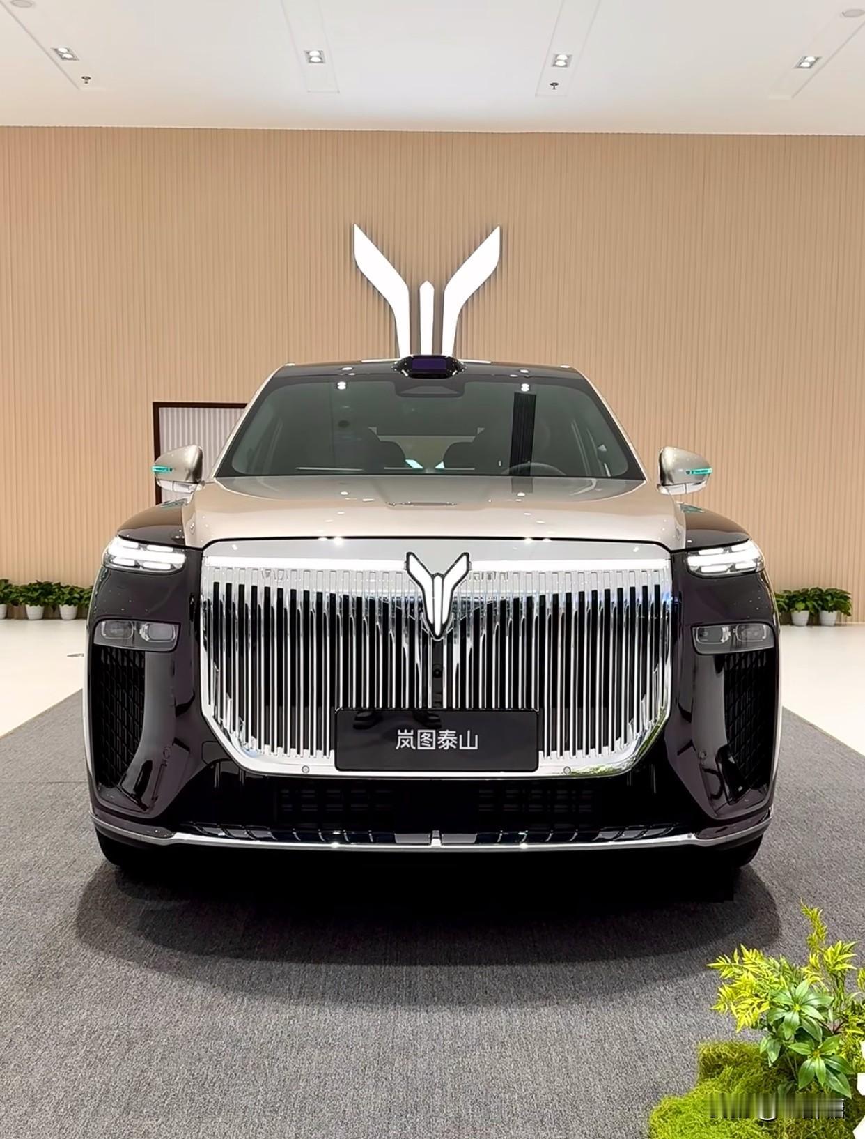 试驾完泰山，必须夸夸它的三腔悬架——稳得让人惊喜！专门做了个“矿泉水测试”：